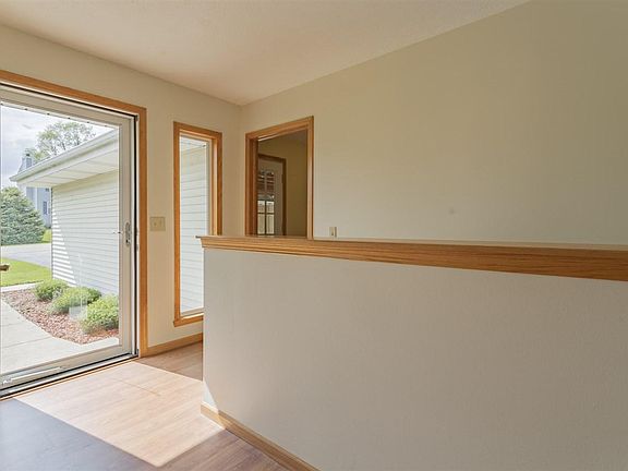 3rd image of 13162 Country Meadow Dr