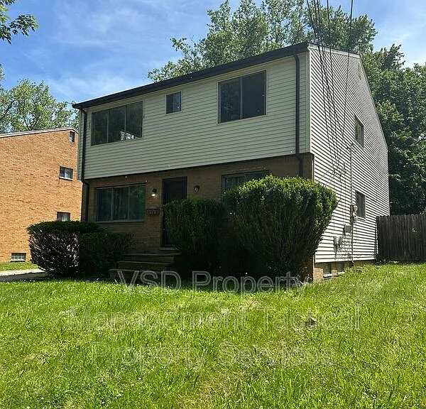 19758 Maple Heights Blvd #UP — Photo 1