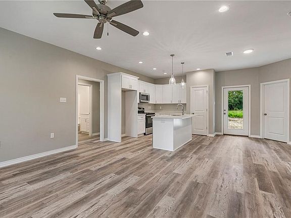 3rd image of 73471 Hillcrest Blvd