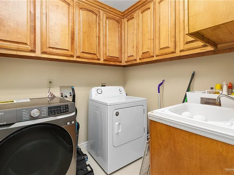 2401 W Rhin Dr — Photo 21
