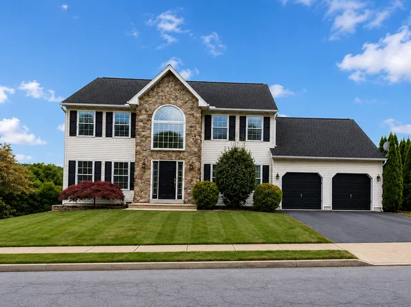17 Shelly Dr, Sinking Spring, PA 19608
