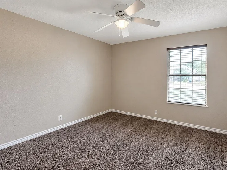 3426 Meadow Head Dr — Photo 17