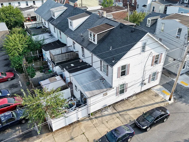 547 N Silk St — Photo 33