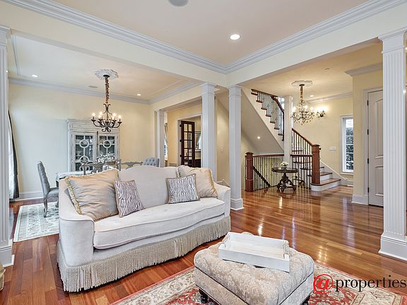 Foyer/Living Room