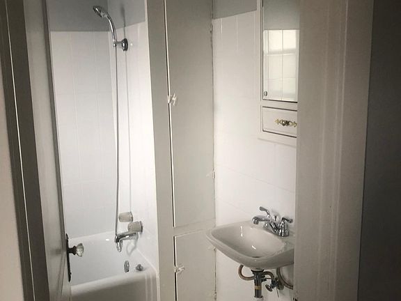3rd image of 2508 Valley Ave