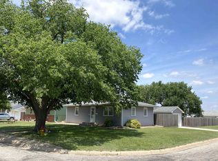 411 E 17th St, Ellis, KS 67637