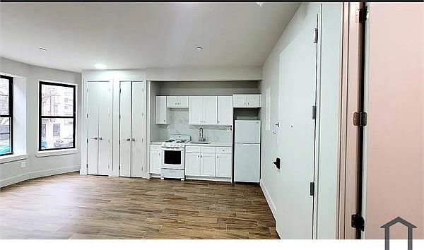 2nd image of 2427 Prospect Ave #1C