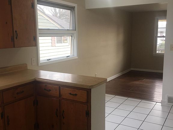 5th image of 1640 Country Club Ave