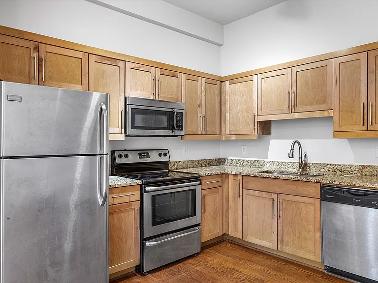 306 E Grace St — Photo 15