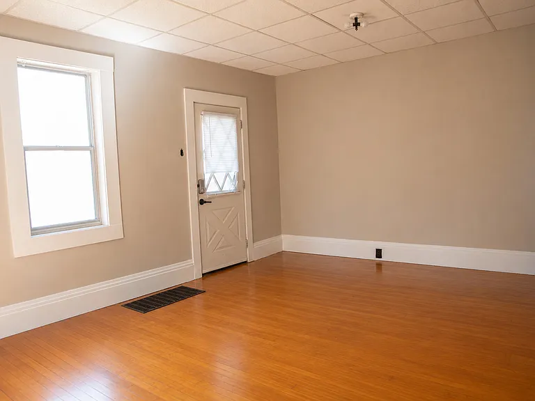 1203 S Farwell St — Photo 4