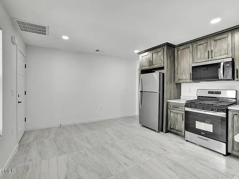 1107 Myrtle Ave #B — Photo 2