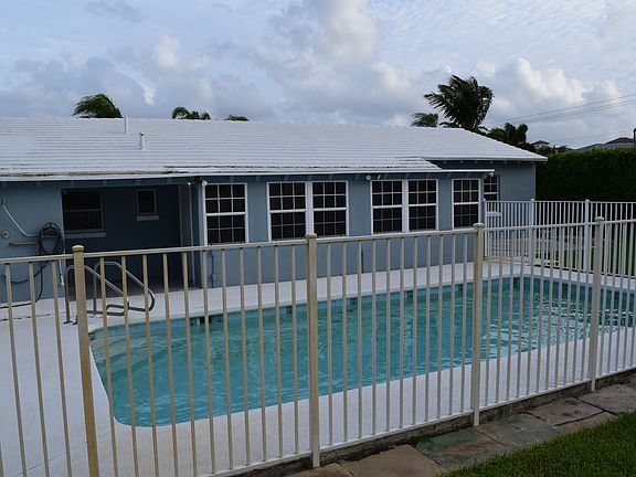3rd image of 208 Linda Ln