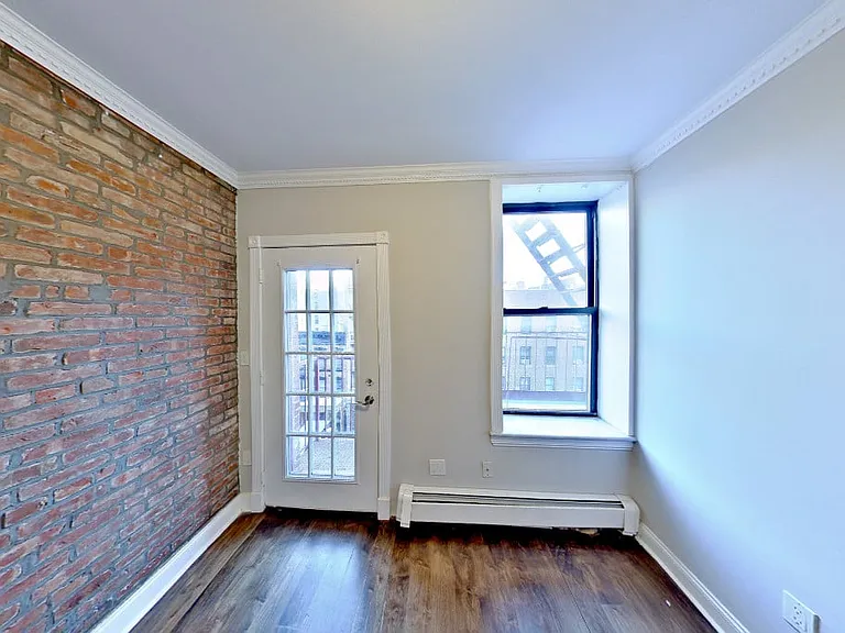 279 E 10th St #2 — Photo 1