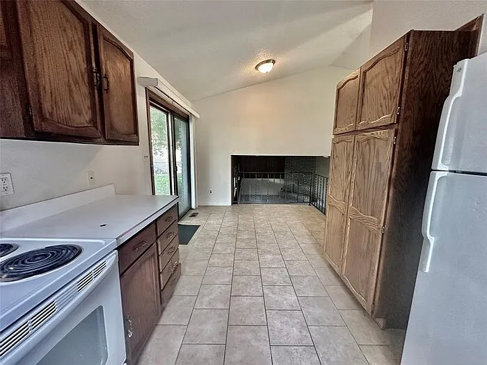 21669 Tulipwood Ave — Photo 6