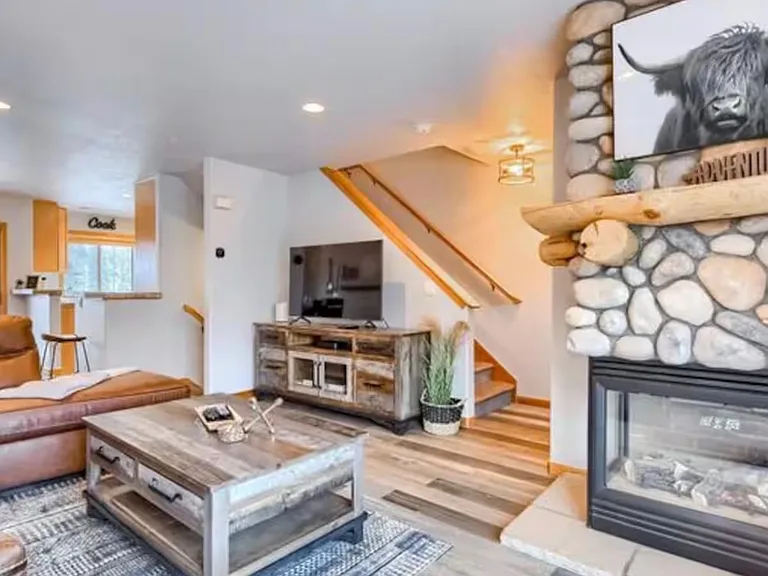404 Sawyer Cir — Photo 2