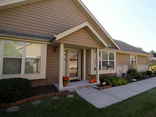 N24W24030 Brandon Oaks DRIVE #A, Pewaukee, WI 53072