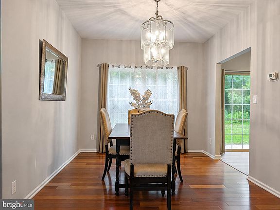 5th image of 45 Rutgers Ln
