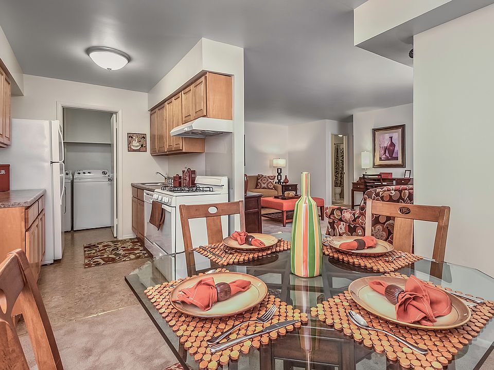 1st image of 27 Ladow Ave #1H