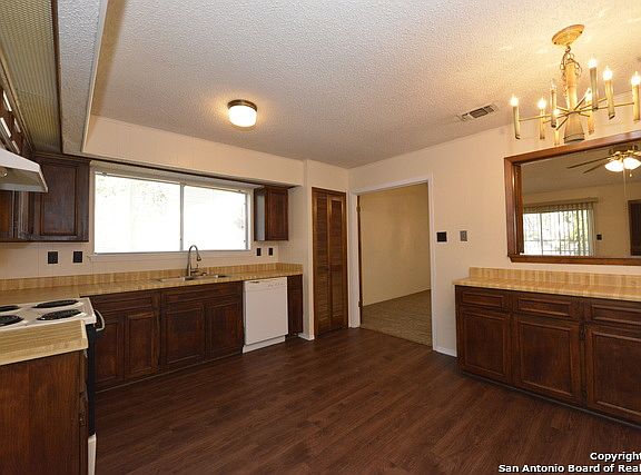 4th image of 13631 Liberty Oak St