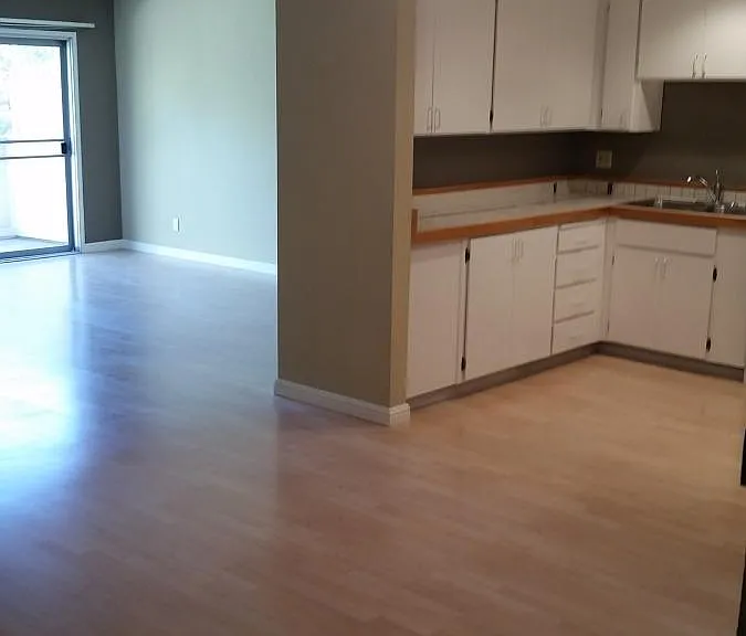 1031 Crestview Dr #304 — Photo 2