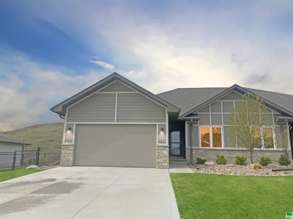 1235 Blackhawk Ct, Hinton, IA 51024