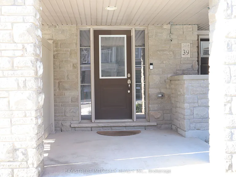 2435 Greenwich Dr #39 — Photo 2