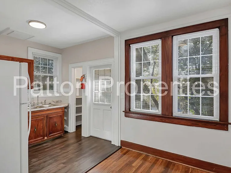 822-824 Cedar Terrace - Inside CofC - R16404-08-23 — Photo 10