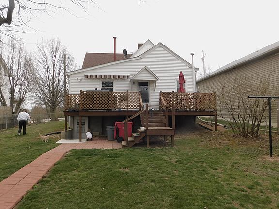 2nd image of 131 N Elmarch Ave