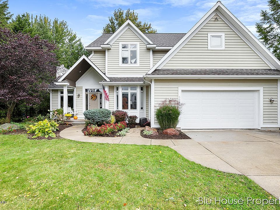 1st image of 3885 Fraser Dr NE