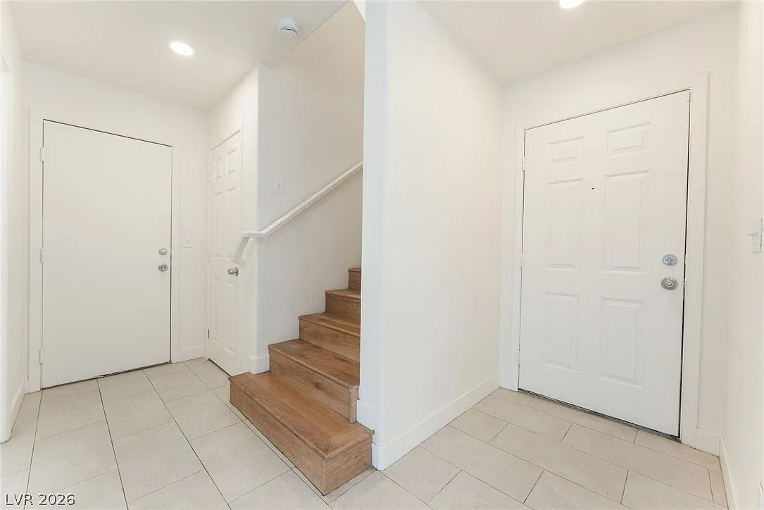 3 bed, 2.5 bath, 1310 sqft, $1,795 — Photo 3