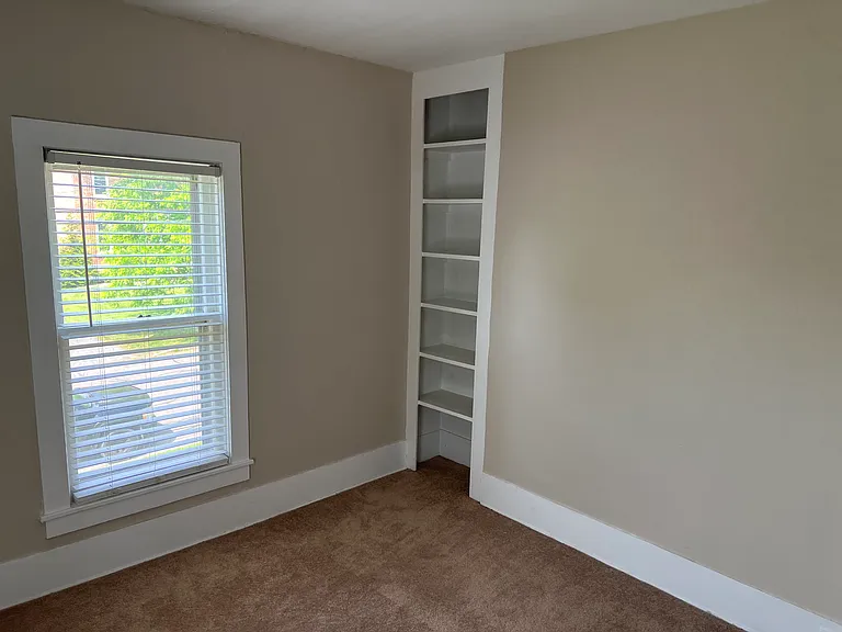 28 Elizabeth St #2 — Photo 10
