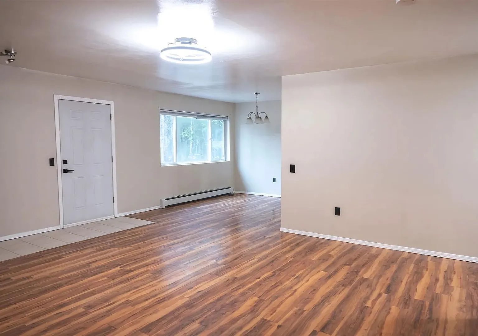 For Rent Charming 1,400 sq. ft. Private 3-Bedroom, 2-Bathroom Home — Photo 2