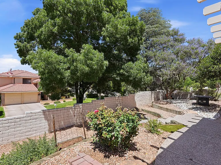 10021 Bridgepointe Ct NE — Photo 41