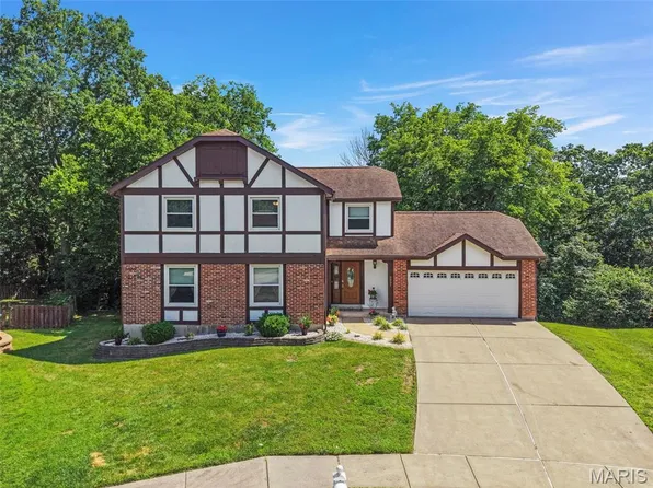 5851 Mango Dr, Saint Louis, MO 63129