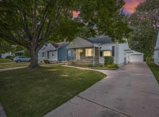 19141 Woodcrest St, Harper Woods, MI 48225