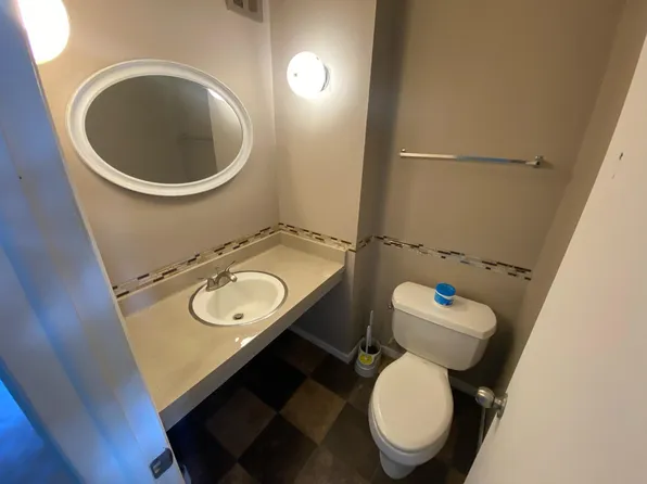 8877 N Swan Rd, Milwaukee, WI