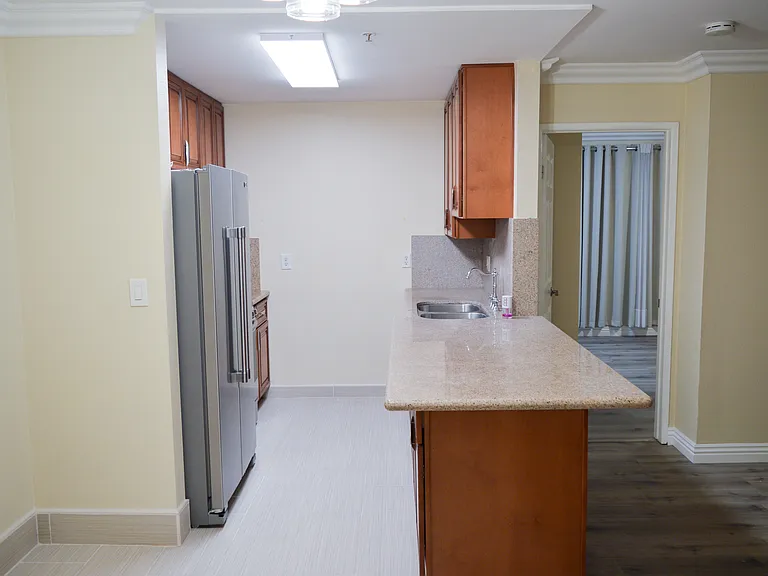 1726 Winona Blvd #105 — Photo 4