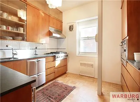 Sold by Warburg | media 3