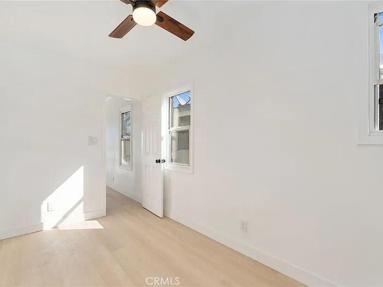 242 1/2 E 84th St #TOWNHOUSE — Photo 4