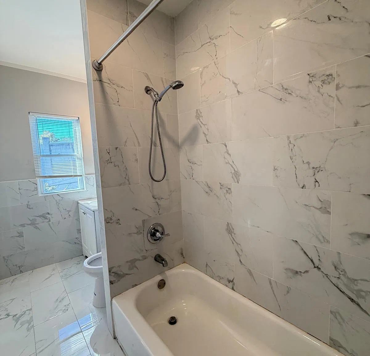 3 bed, 2.5 bath, 1000 sqft, $1,975 — Photo 4