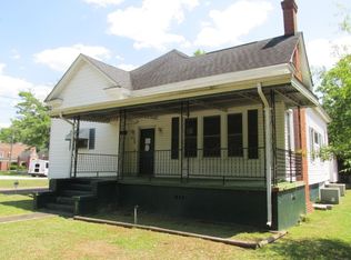 206 E 7th St, West Point, GA 31833