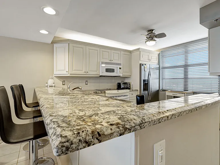 840 Ocean Dr #806 — Photo 18