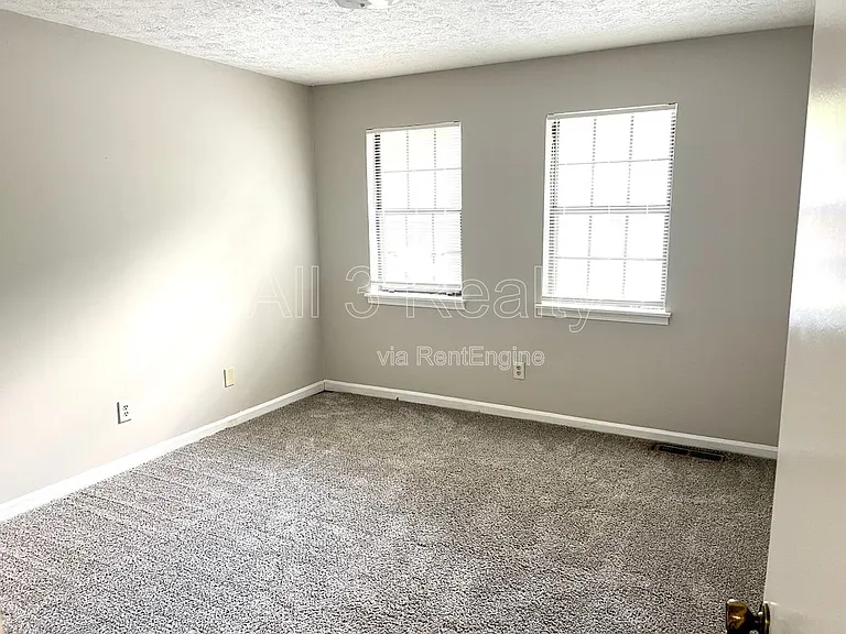 120 Meadowbrook Ct #C — Photo 12