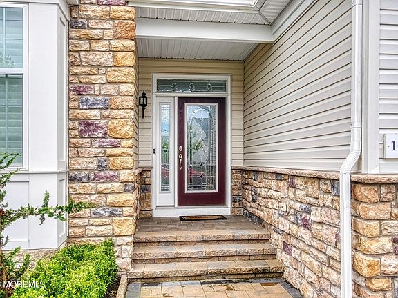 3rd image of 102 Ambermist Way