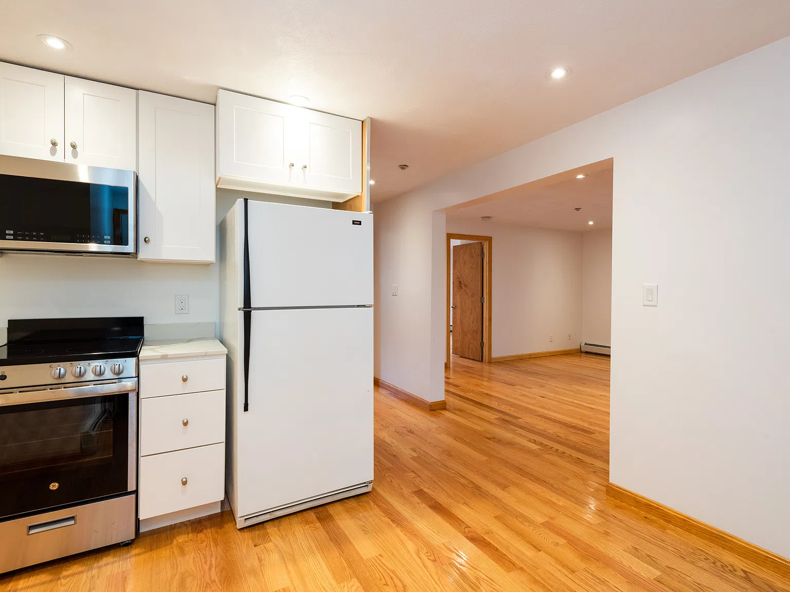 2 bed, 1220 sqft, $2,200 — Photo 4