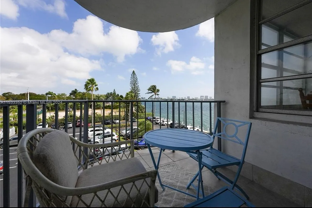 11930 N Bayshore Dr — Photo 3
