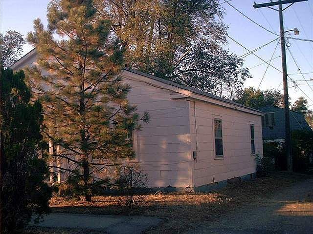 2nd image of 415 W 9th St