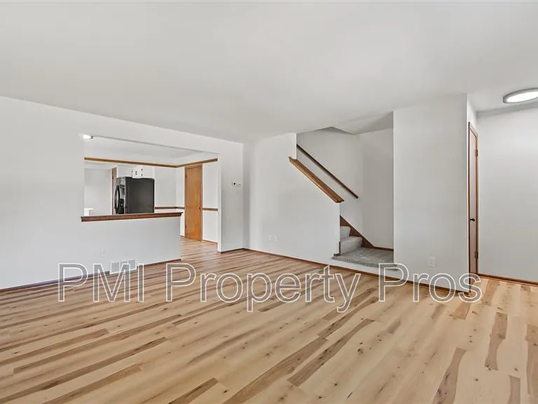 8150 S 88th St — Photo 4