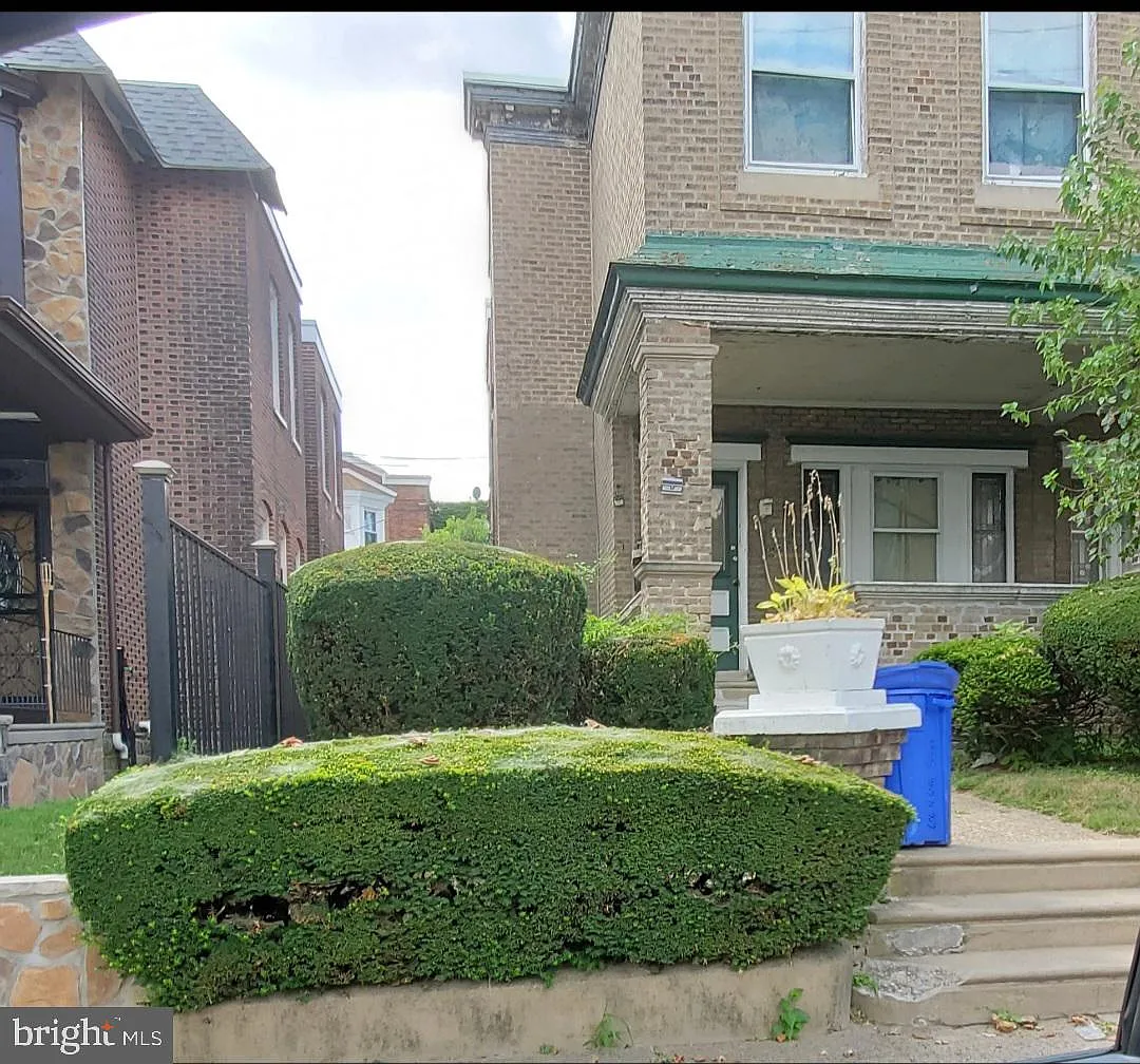 3 bed, $1,400 — Photo 1
