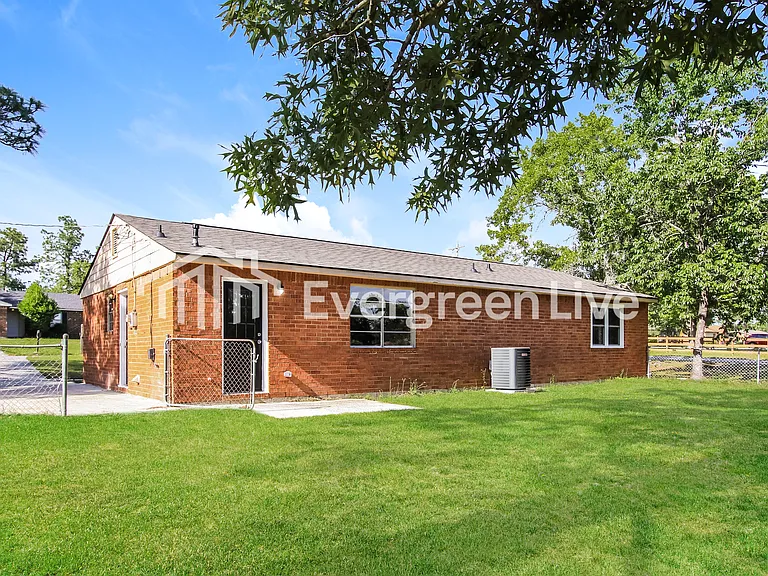 3701 Hickory Cove Rd — Photo 14